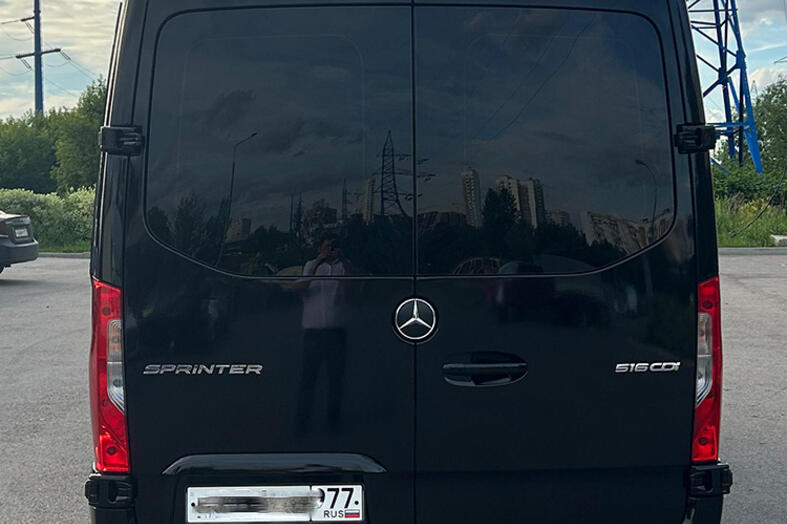 Черный Mercedes Sprinter 2023