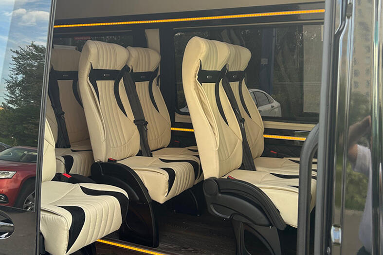 Черный Mercedes Sprinter 2023