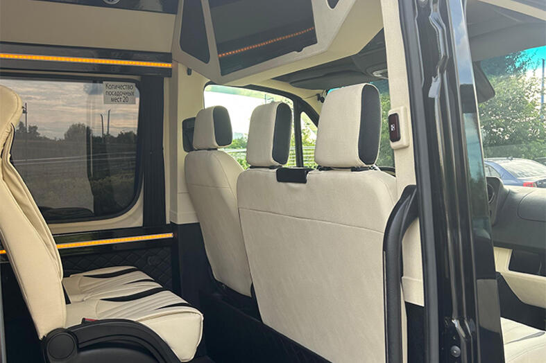 Черный Mercedes Sprinter 2023